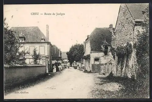 AK Chéu, Route de Jaulges avec maisons et passants