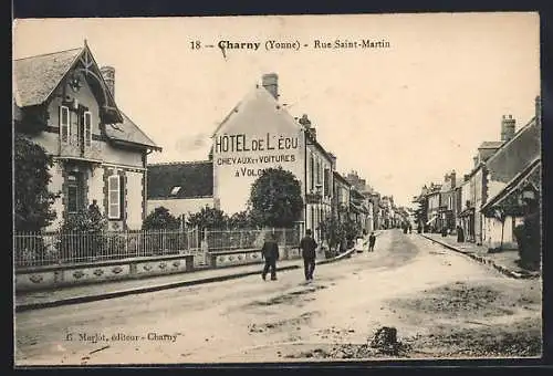 AK Charny /Yonne, Rue Saint-Martin avec l`Hôtel de l`Écu et passants