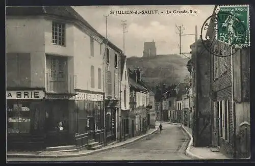 AK St-Julien-du-Sault, La Grande-Rue avec vue sur la colline