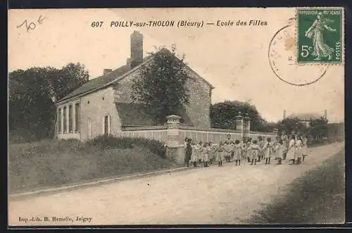 AK Poilly-sur-Tholon /Bleury, École des Filles avec élèves devant le bâtiment