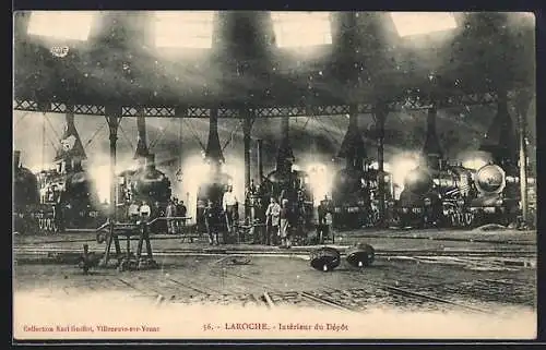 AK Laroche, Intérieur du Dépôt avec locomotives en ligne