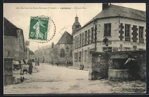 AK Lainsecq, Grande Rue avec bâtiments et passants