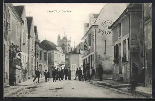 AK Irancy, Une Rue avec Hôtel et passants en arrière-plan