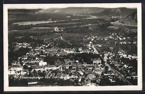AK Bad Deutsch Altenburg a. d. Donau, Teilansicht mit Strassenpartie, Fliegeraufnahme