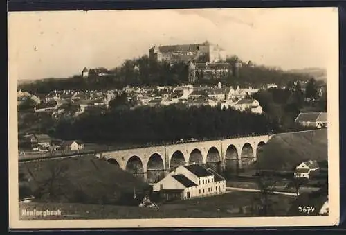 AK Neulengbach, Ortsansicht mit Viadukt u. Burg