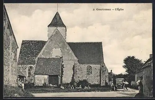AK Courceaux, L`Église avec voiture et villageois devant l`entrée