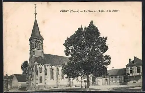 AK Chigy /Yonne, La Place de l`Église et la Mairie