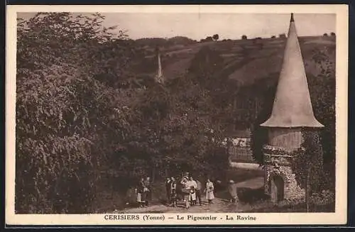 AK Cerisiers /Yonne, Le Pigeonnier, La Ravine, scène champêtre avec un groupe de personnes