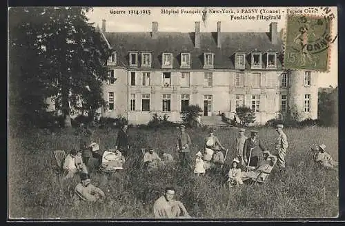 AK Passy /Yonne, Hôpital Francais de New-York, soldats et personnel dans le jardin