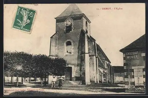 AK Ormoy, L`Église et le bâtiment Chocolat Menier à proximité