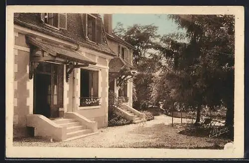 AK Sougères-sur-Sinotte, Maison de Repos des Petits-Pien, facade sur le parc
