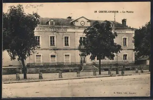 AK Châtel-Censoir, La Mairie en facade avec arbres et trottoir