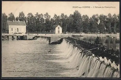 AK Pont-sur-Yonne, L`Écluse de Champfleury et ses environs boisés