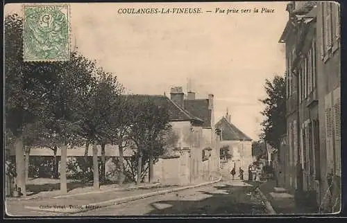 AK Coulanges-la-Vineuse, Vue prise vers la Place