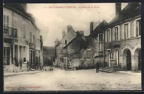 AK Coulanges-la-Vineuse, La Place de la Halle