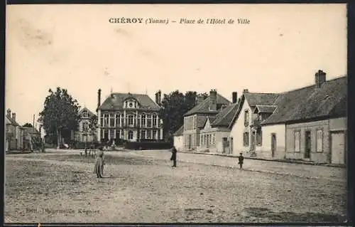 AK Chéroy /Yonne, Place de l`Hôtel de Ville