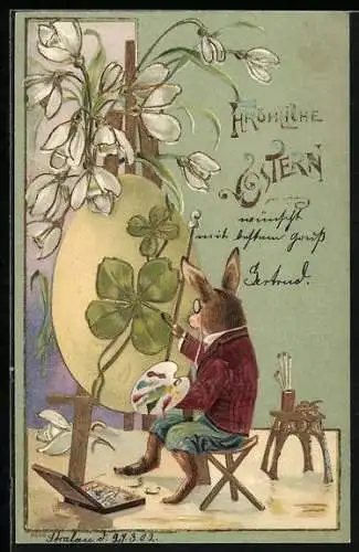 AK Ein frohes Osterfest, der Osterhase, bemalt das Osterei mit Glücksklee, Osterglocken