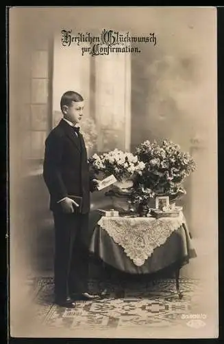 AK Junge im Anzug mit Bibel und Blumen, Herzlichen Glückwunsch zur Konfirmation