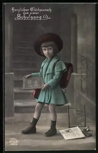 AK Kind mit Tafel und Schultasche, Herzlichen Glückwunsch zum ersten Schulgang
