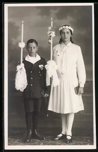 Foto-AK Zwei Kinder mit Kerzen zur Kommunion