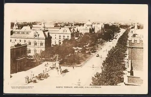 AK Adelaide, North Terrace, Blick auf Denkmal und Grünanlage
