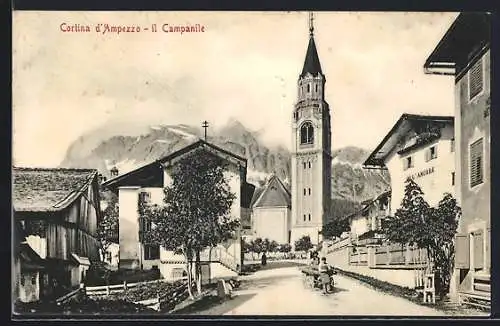 AK Cortina d`Ampezzo, Strassenpartie mit Blick zum Campanile