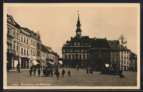AK Leipa, Marktplatz mit Geschäften und Rathaus