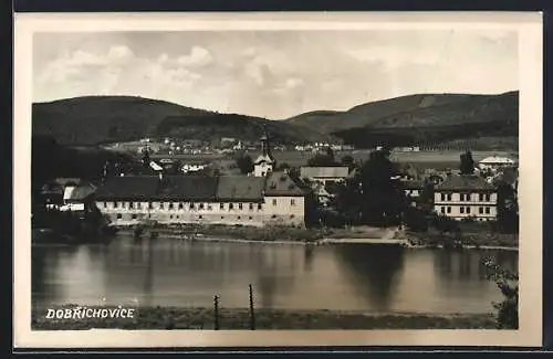 AK Dobrichovice, Teilansicht von der anderen Flussseite