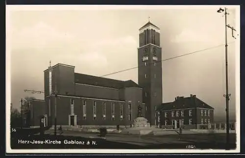 AK Gablonz / Jablonec Nad Nisou, Neue kath. Kirche mit Nibelungenbrunnen