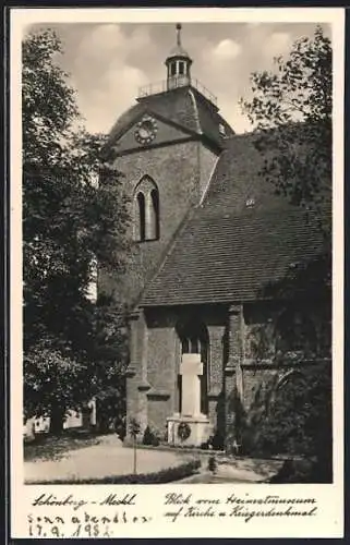 AK Schönberg /Meckl., Blick vom Heimatmuseum auf Kirche und Kriegerdenkmal