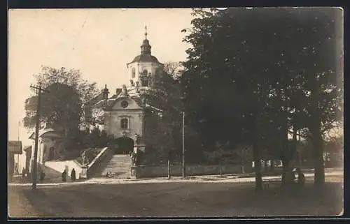 AK Eisenstadt /Burgenland, Kalvarienbergkirche mit Vorplatz