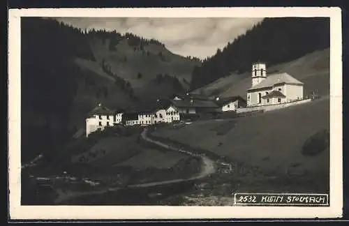 AK Berwang /Tirol, Klein Stockach mit Strasse u. Kirche