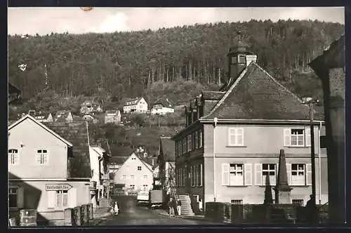 AK Neckargerach, Blick im Ort auf Hügelfuss