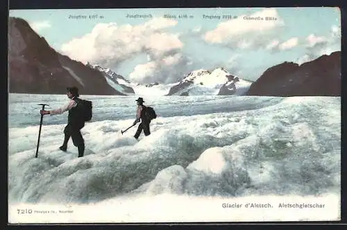 AK Zwei Bergsteiger auf dem Aletschgletscher mit Jungfrau, Jungfraujoch und Mönch