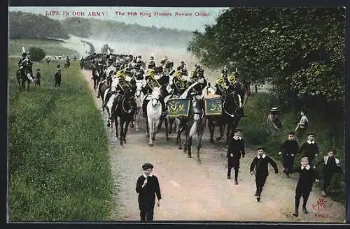 AK The 14th King Hussars Review Oder, Britsche Soldaten bei Parade