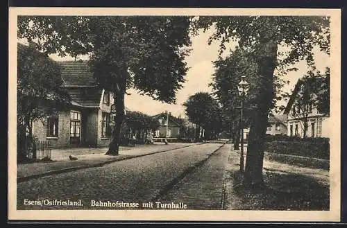 AK Esens /Ostfriesland, Bahnhofstrasse mit Turnhalle