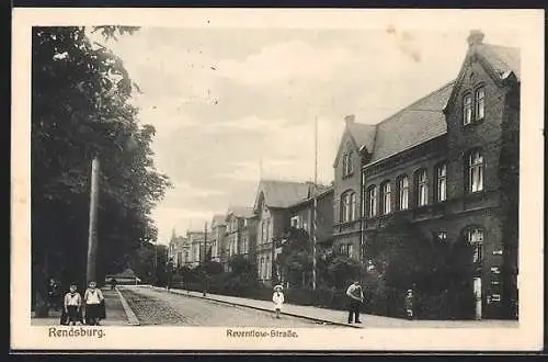 AK Rendsburg, Reventlow-Strasse, Kinder in Matrosenanzügen