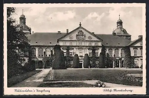 AK Haldensleben, Schloss Hundisburg mit Grünanlage