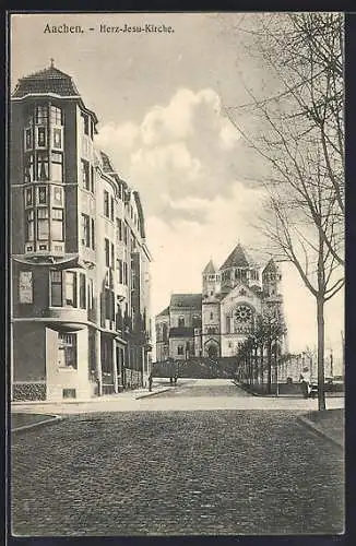 AK Aachen, Strassenpartie mit Herz-Jesu-Kirche