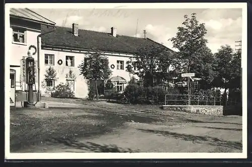 AK Frauenau /Bayer. Wald, Gasthof Jos. Schmid, Shell Benzin-Zapfsäule