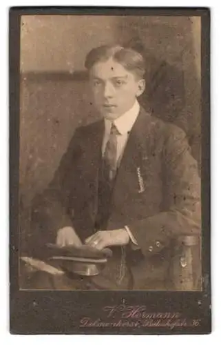 Fotografie V. Hermann, Delmenhorst, Bahnhofstrasse 36, Porträt eines Jugendlichen