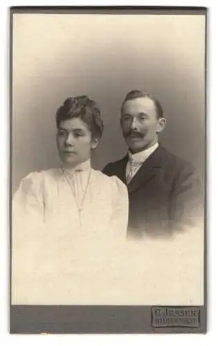 Fotografie C. Jessen, Delmenhorst, Louisenstrasse, Porträt eines eleganten Paares