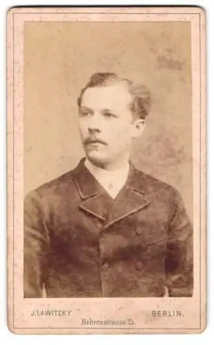 Fotografie J. Lawitzky, Berlin, Behrenstrasse 21, Porträt eines Herren