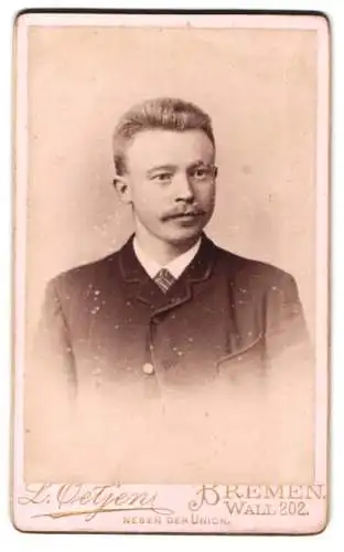 Fotografie L. Oetjen, Bremen, Wall 202, Porträt eines jungen Mannes