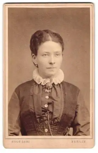 Fotografie Hugo Danz, Berlin, Jerusalemer Strasse 28, Porträt einer Dame