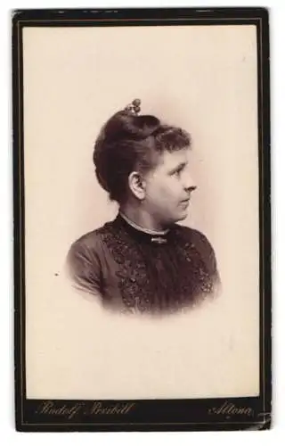 Fotografie Rudolf Przibill, Altona, Reichenstrasse 18, Profilansicht einer Dame