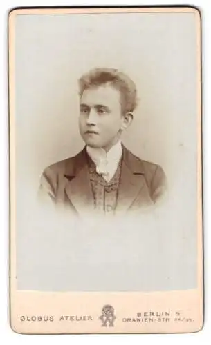 Fotografie Globus Atelier, Berlin, Oranien-Str. 52/55, Porträt eines jungen Mannes