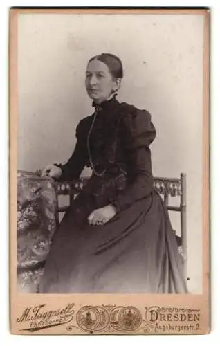 Fotografie Max Taggesell, Dresden, Augsburgerstr. 9, Portrait einer sitzenden Dame