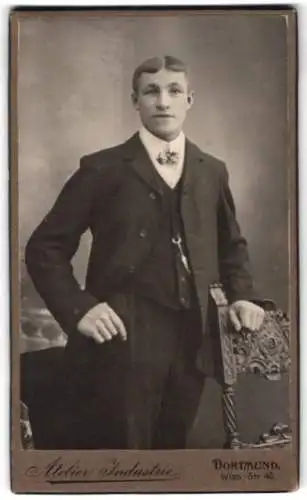 Fotografie Atelier Industrie, Dortmund, Wiss Str. 45, Porträt eines jungen Mannes