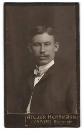 Fotografie Atelier Herrmann, Herford, Brüderstrasse, Porträt eines Herren
